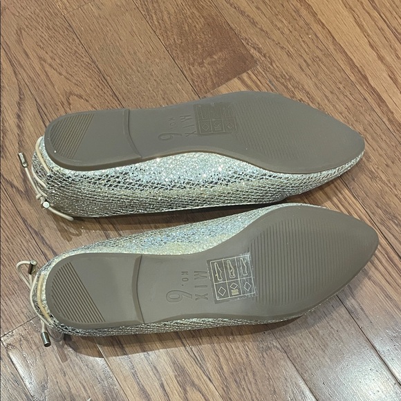 Mix No. 6 Women's Sparkling Silver Flats - Picture 6 of 10